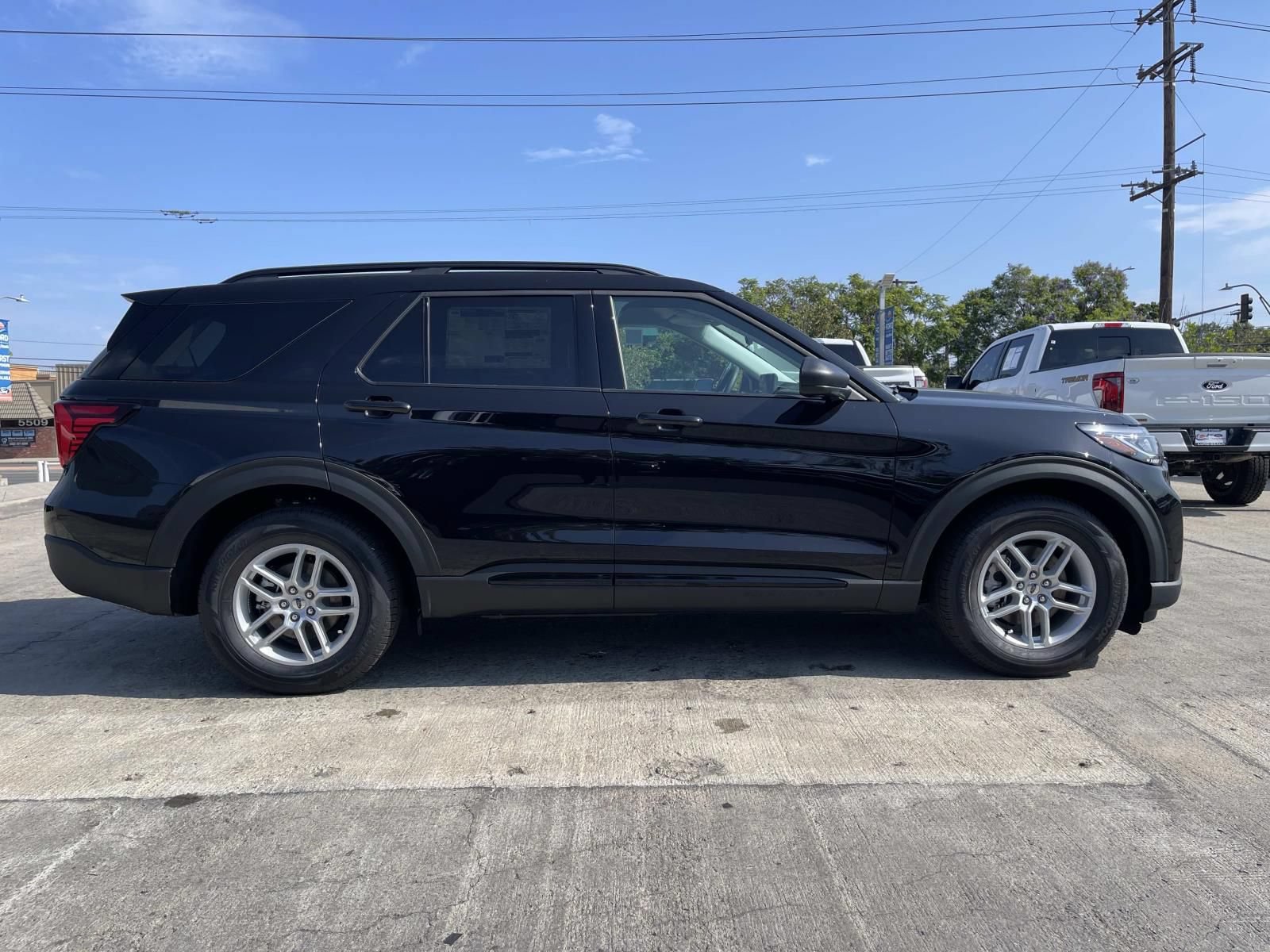 New 2026 Ford Explorer Active RWD image 2