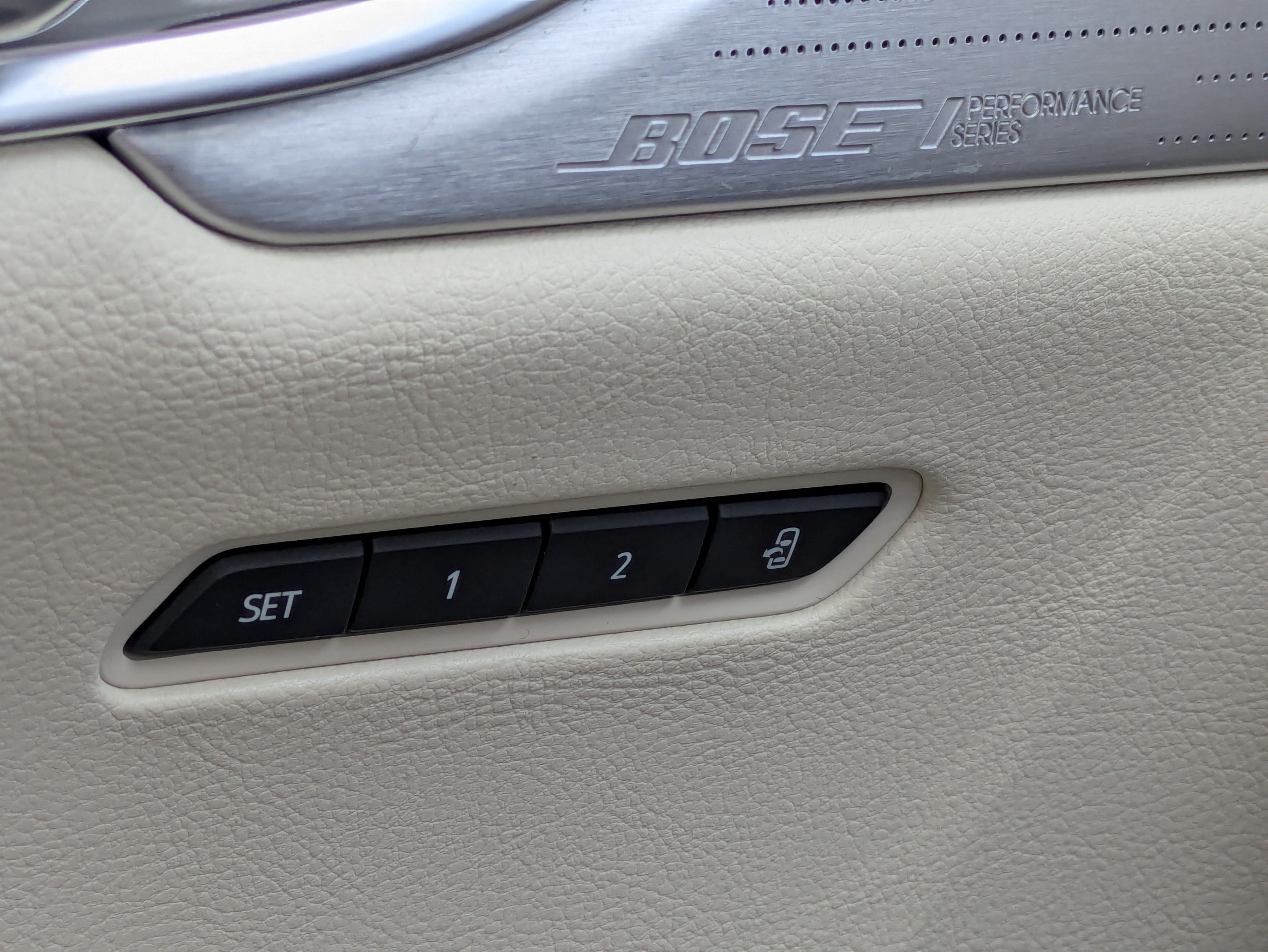 Certified 2024 Cadillac XT6 Premium Luxury FWD image 22