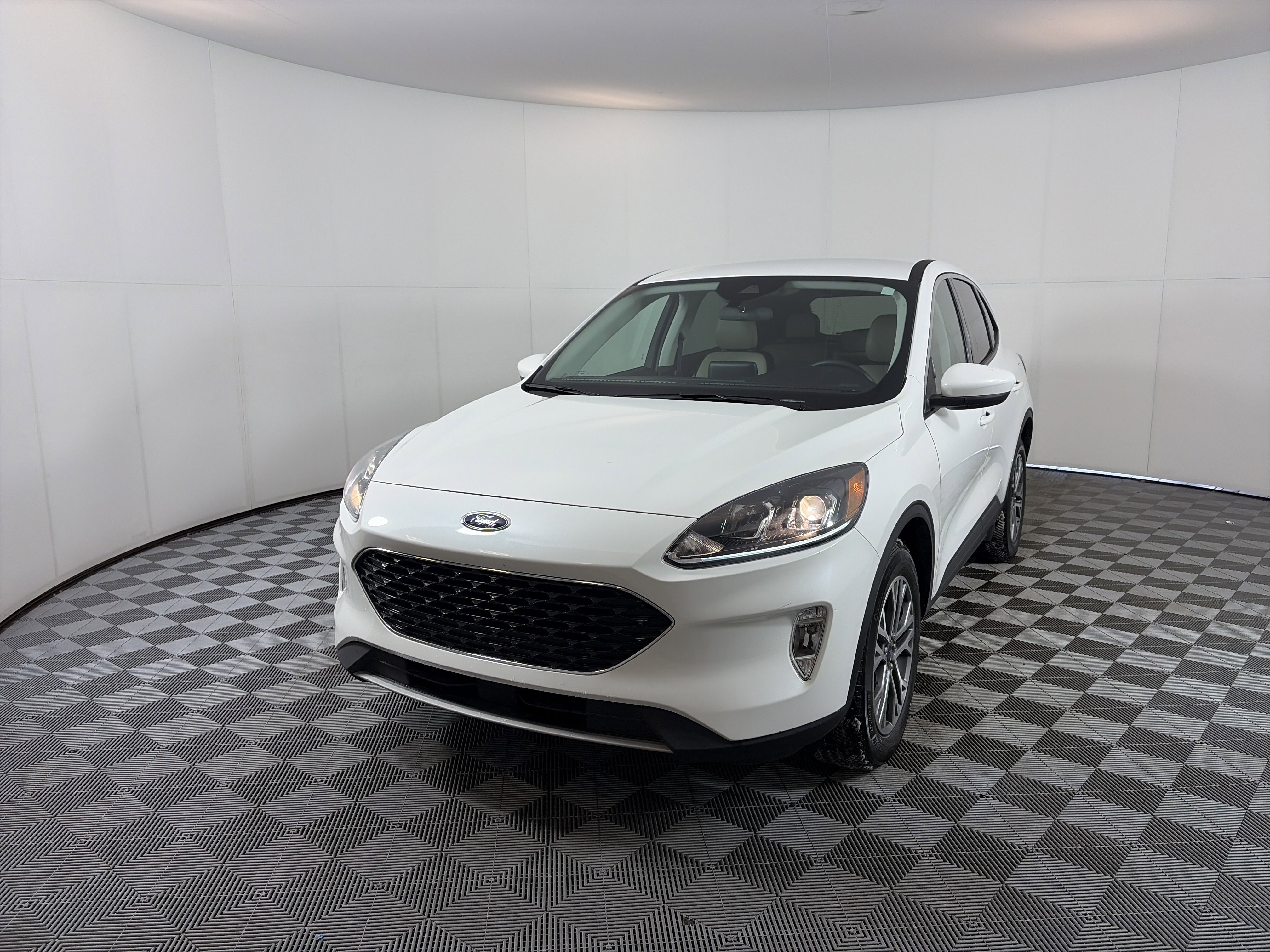 Used 2022 Ford Escape SEL image 2