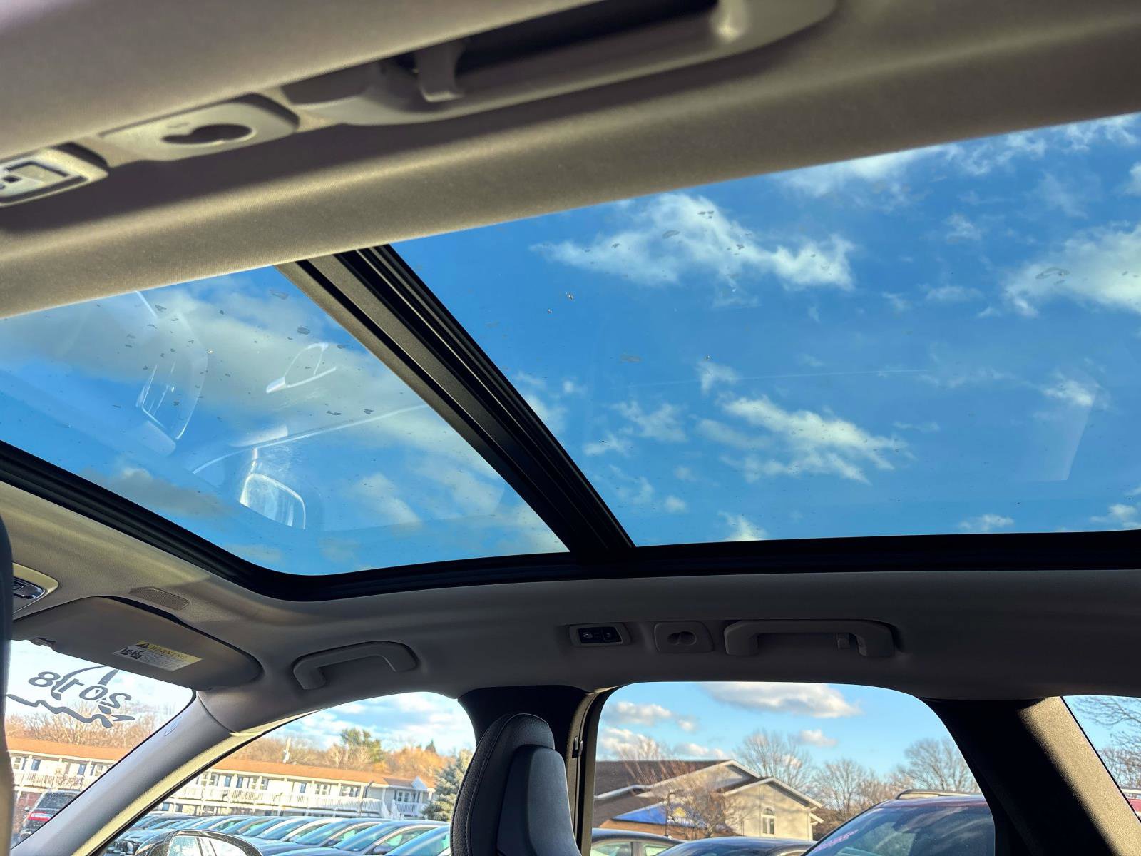 Used 2018 Volvo XC60 T6 Momentum w/ Advanced Package image 7