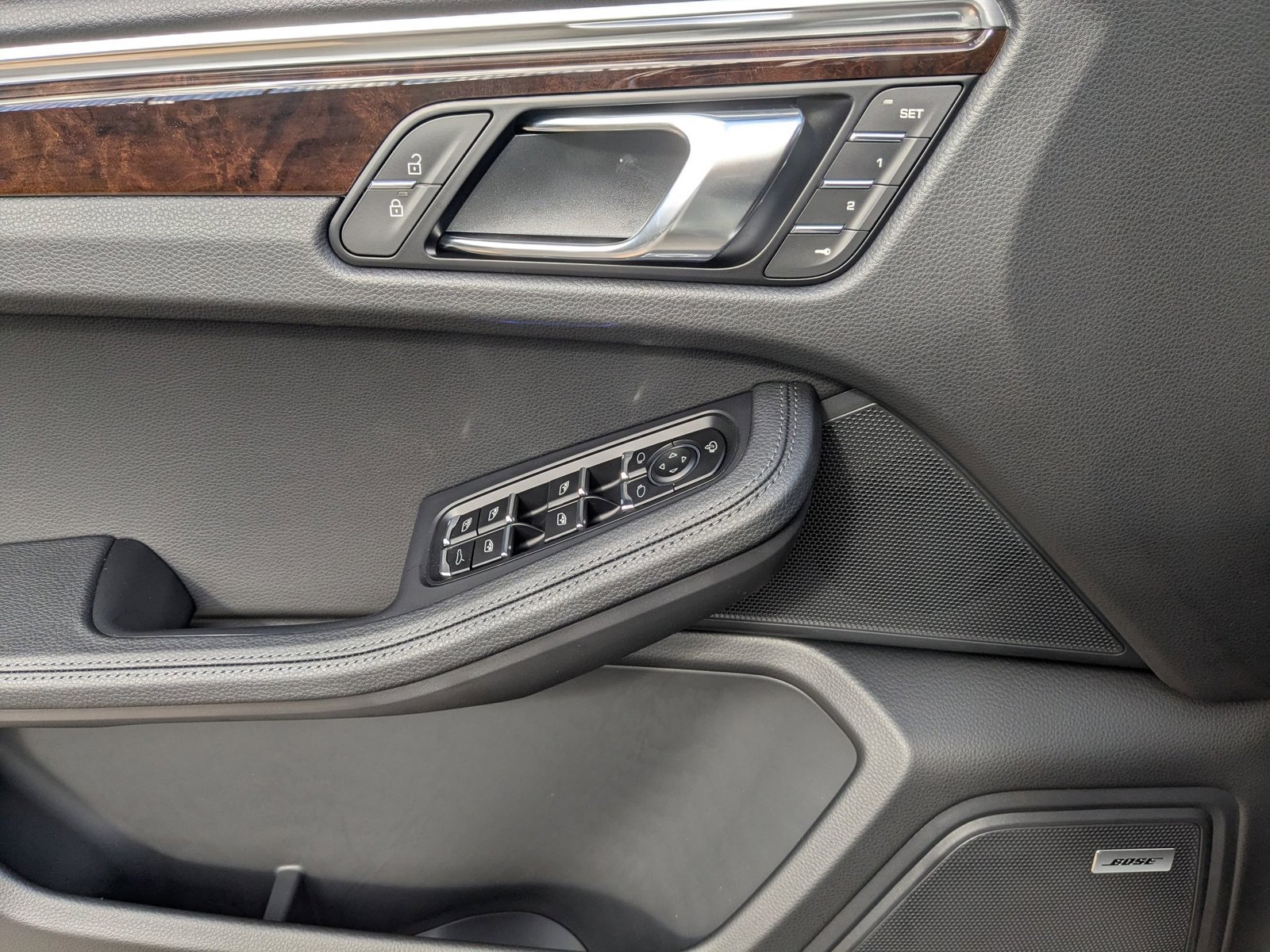 Certified 2026 Porsche Macan AWD/4WD image 13