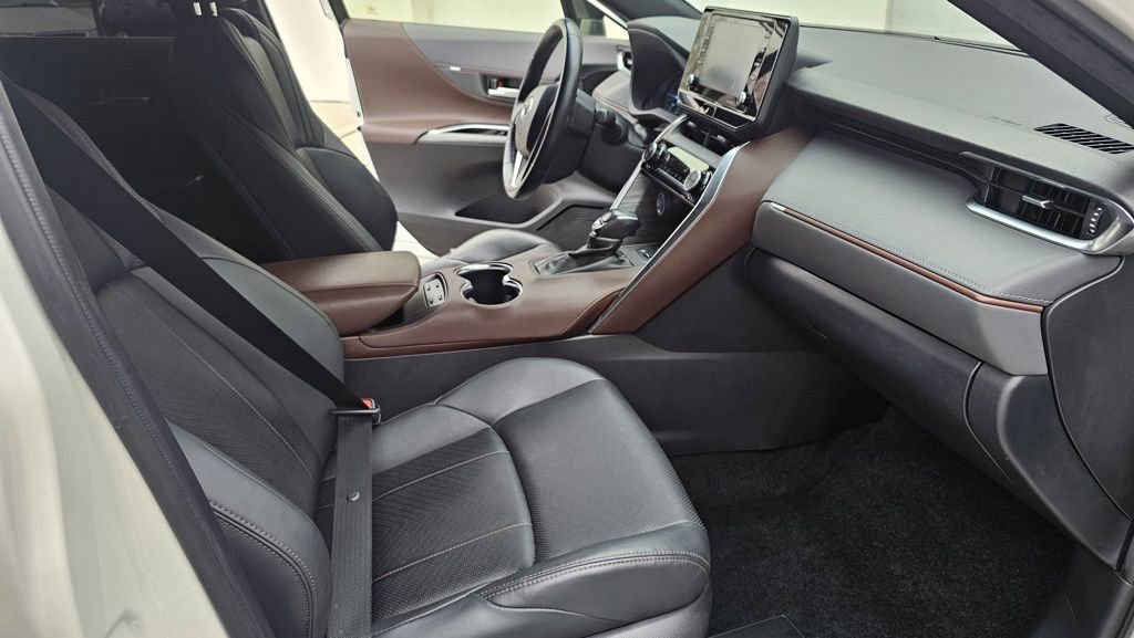 Used 2021 Toyota Venza XLE image 12