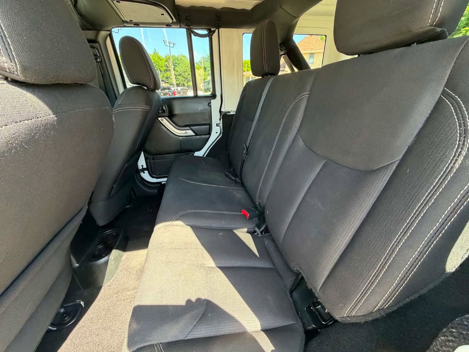 Used 2018 Jeep Wrangler Unlimited Sahara w/ Connectivity Group AWD/4WD image 8