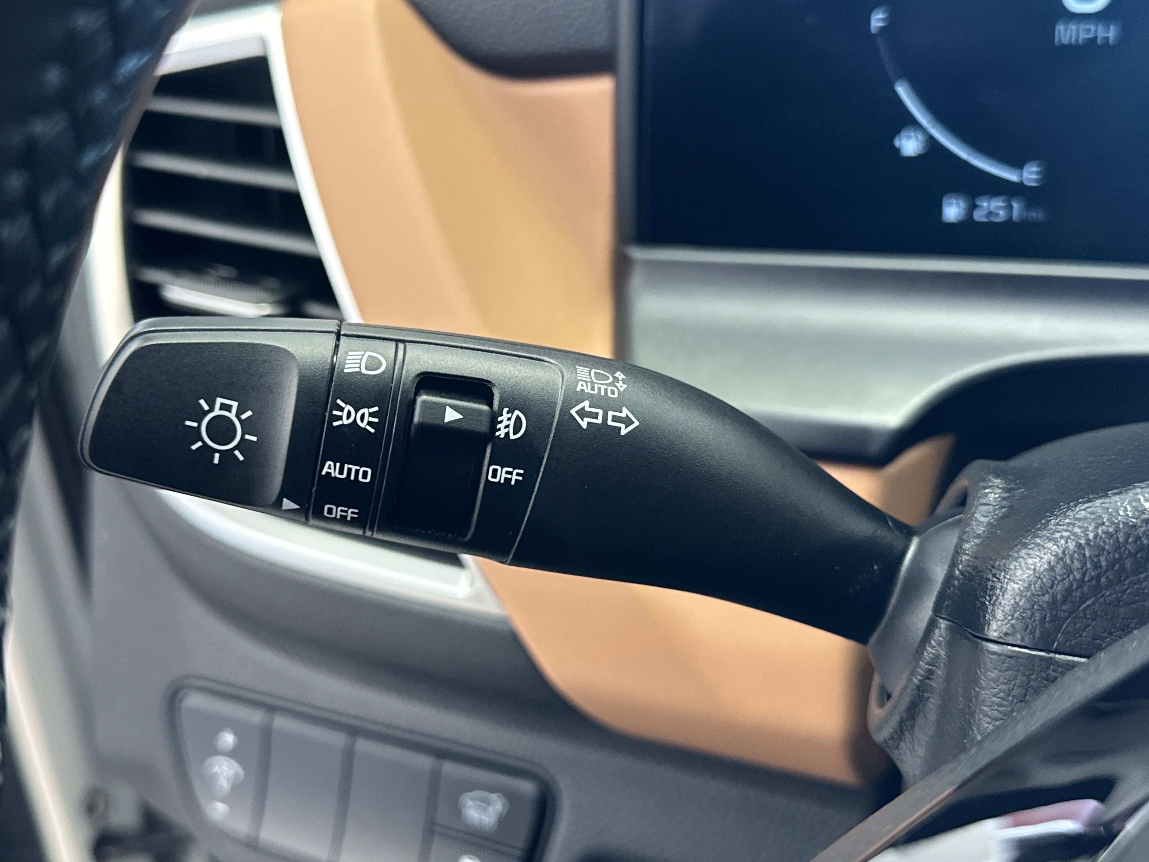 Used 2024 Kia Seltos SX w/ SX Sunroof Package image 36