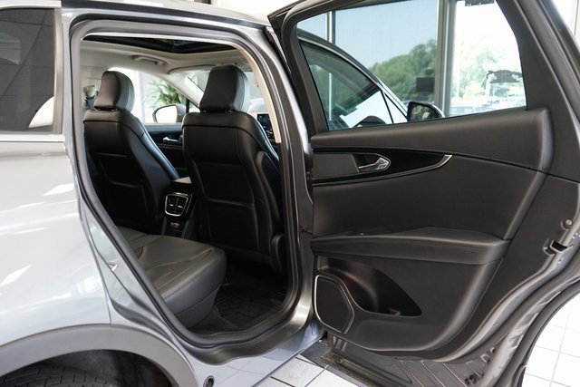 Used 2022 Lincoln Nautilus Reserve w/ Monochromatic Package image 50