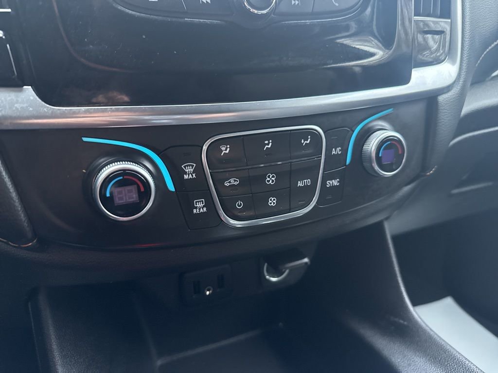 Used 2018 Chevrolet Traverse LT image 27