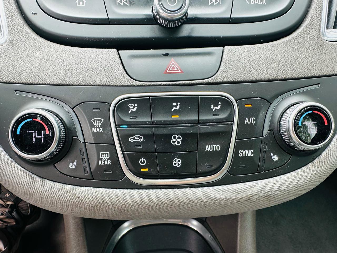 Used 2019 Chevrolet Malibu LT FWD image 19