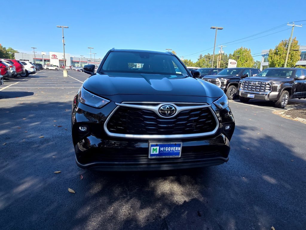 Certified 2022 Toyota Highlander XLE AWD/4WD image 9
