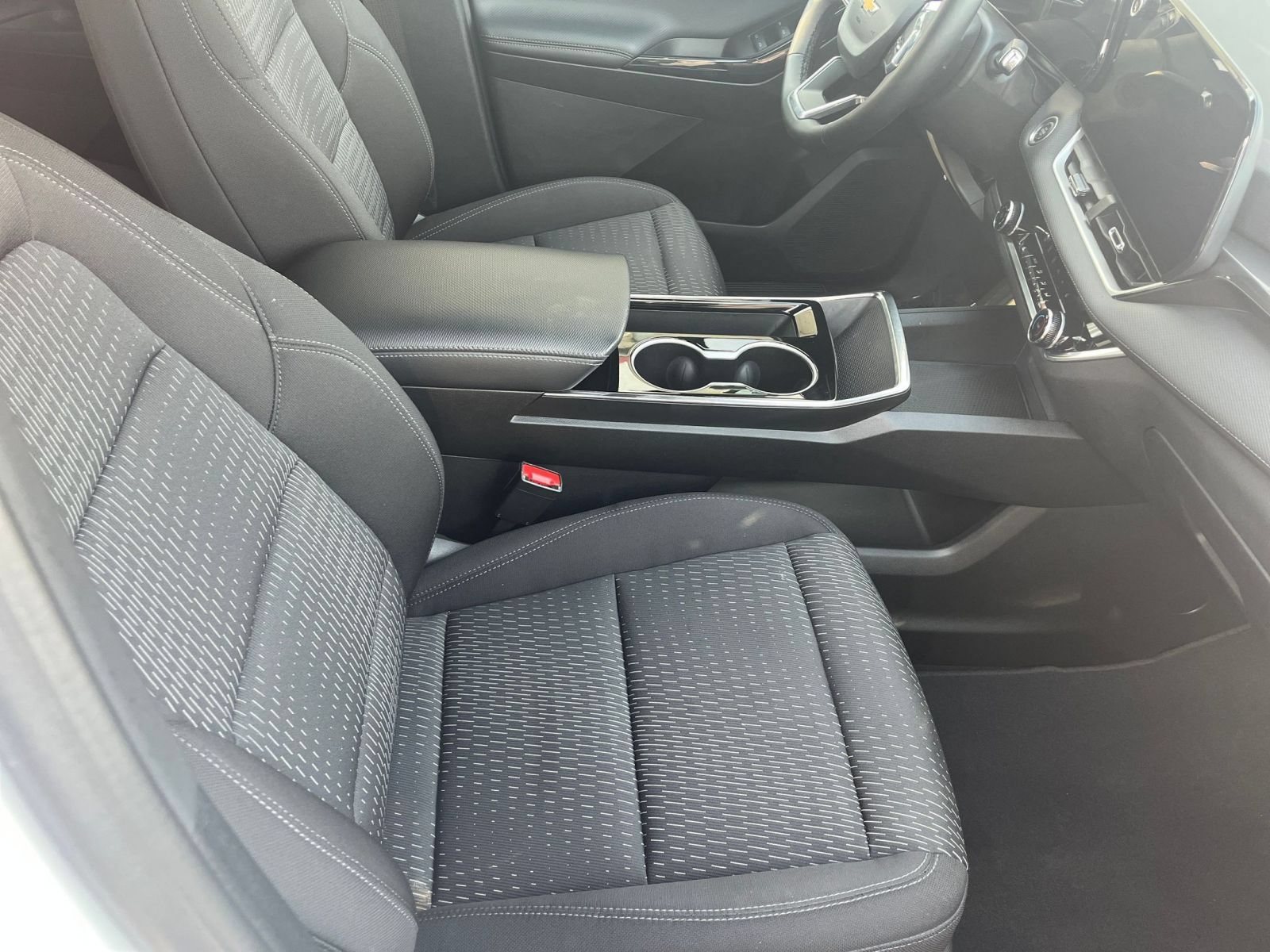 Used 2025 Chevrolet Equinox LT FWD image 35