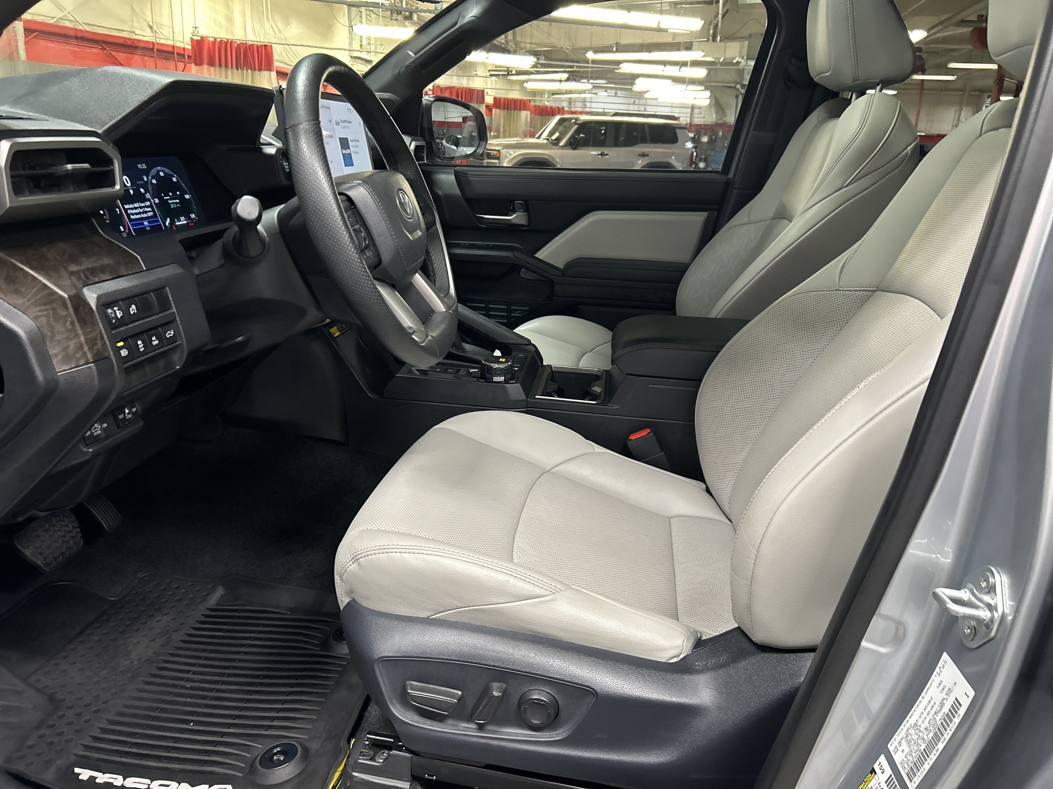 Used 2024 Toyota Tacoma Limited AWD/4WD image 16