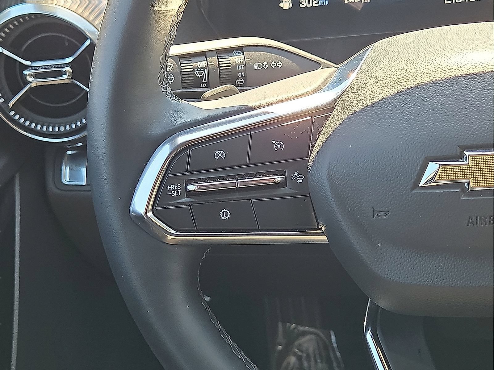 Used 2025 Chevrolet Equinox LT AWD/4WD image 17
