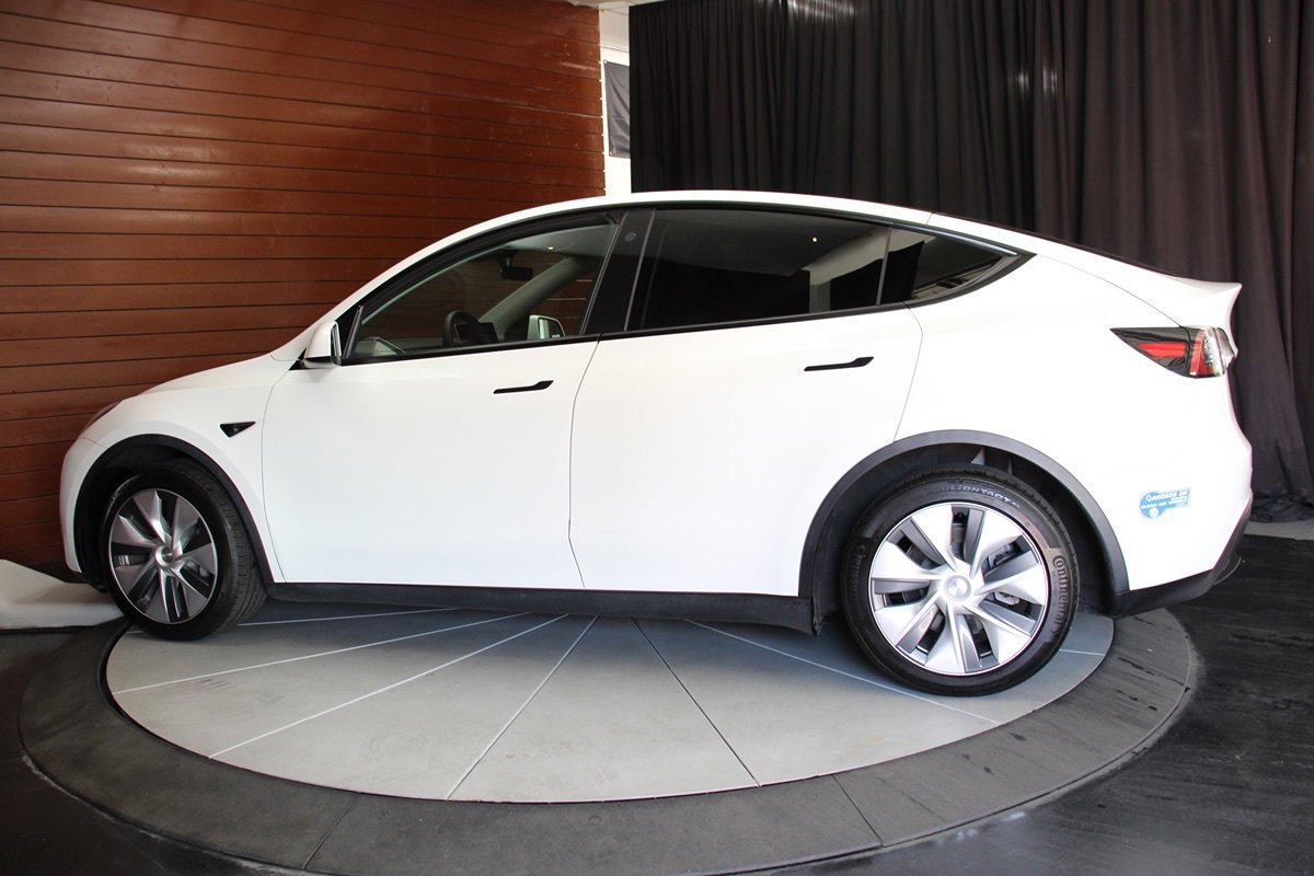 Used 2021 Tesla Model Y Long Range image 10
