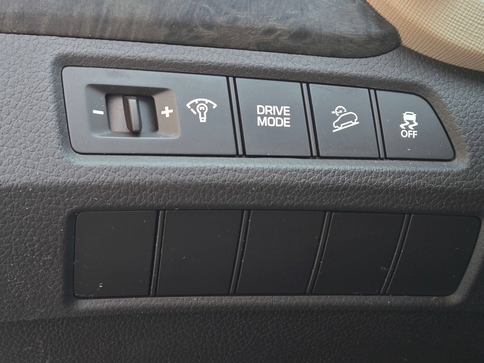 Used 2017 Hyundai Santa Fe Sport FWD image 20