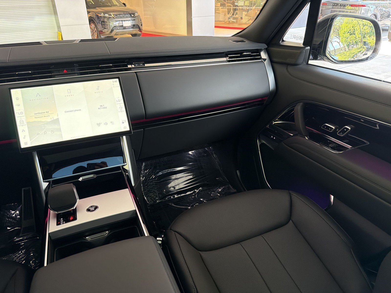 New 2026 Land Rover Range Rover Long Wheelbase SE AWD/4WD image 30