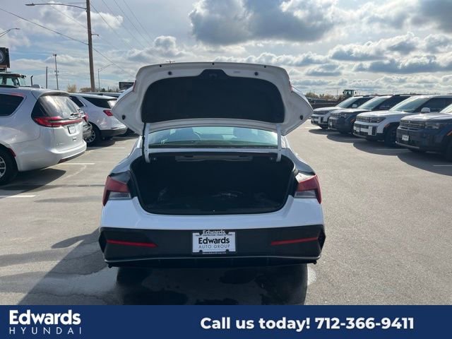 New 2025 Hyundai Elantra Sport image 7