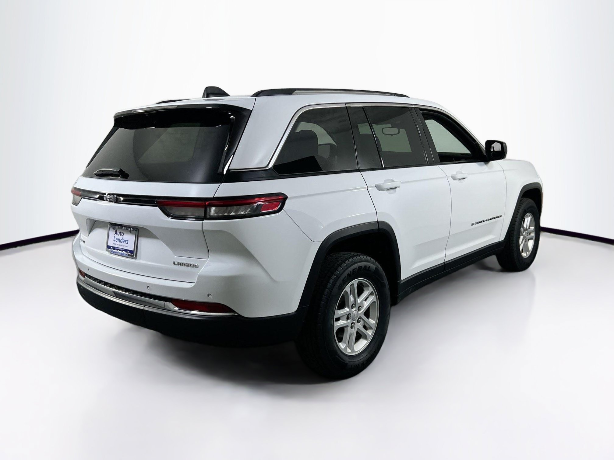 Used 2023 Jeep Grand Cherokee Laredo AWD/4WD image 5