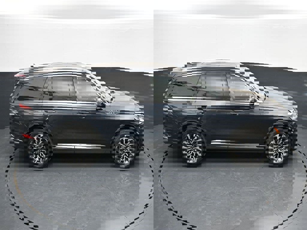 Used 2023 Lincoln Aviator Reserve w/ Equipment Group 201A AWD/4WD image 29