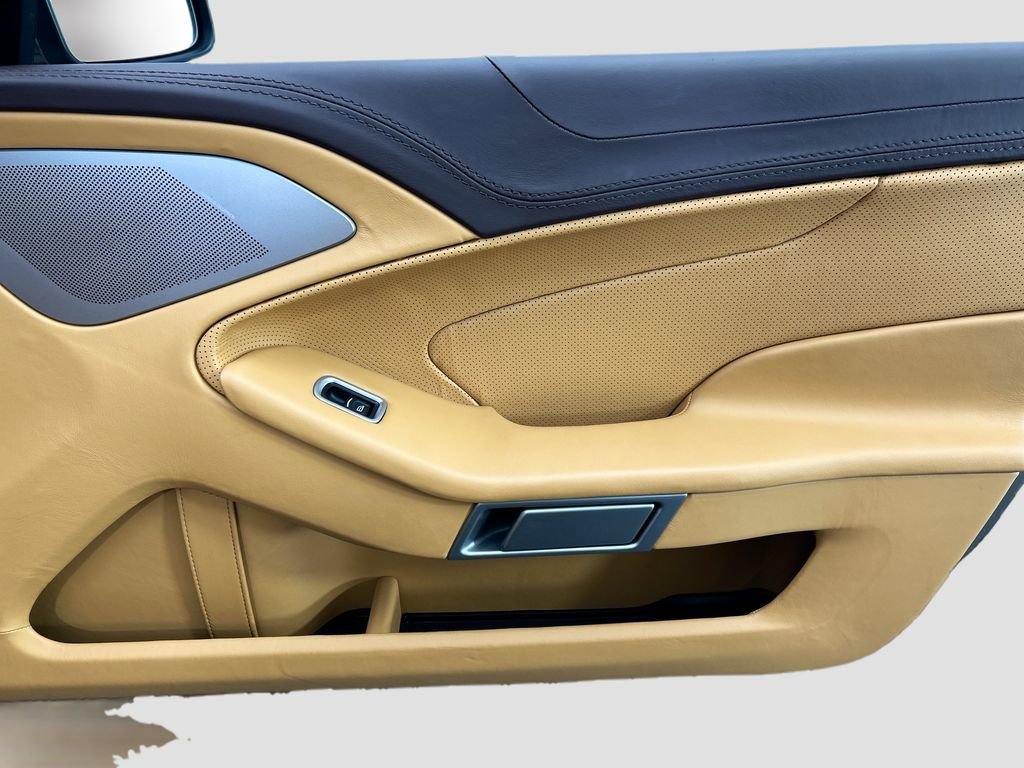 Used 2017 Aston Martin Vanquish Volante image 23