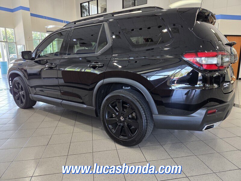 Used 2025 Honda Pilot Black Edition image 4