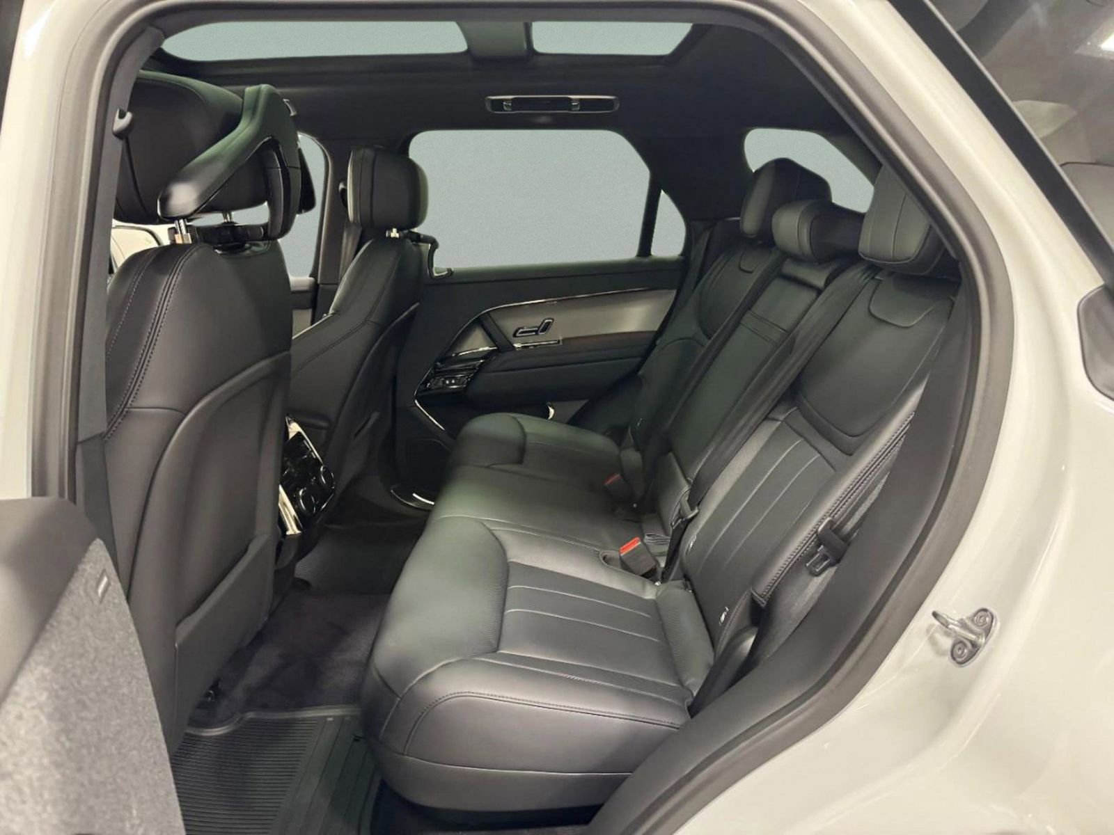 New 2026 Land Rover Range Rover Sport SE image 9