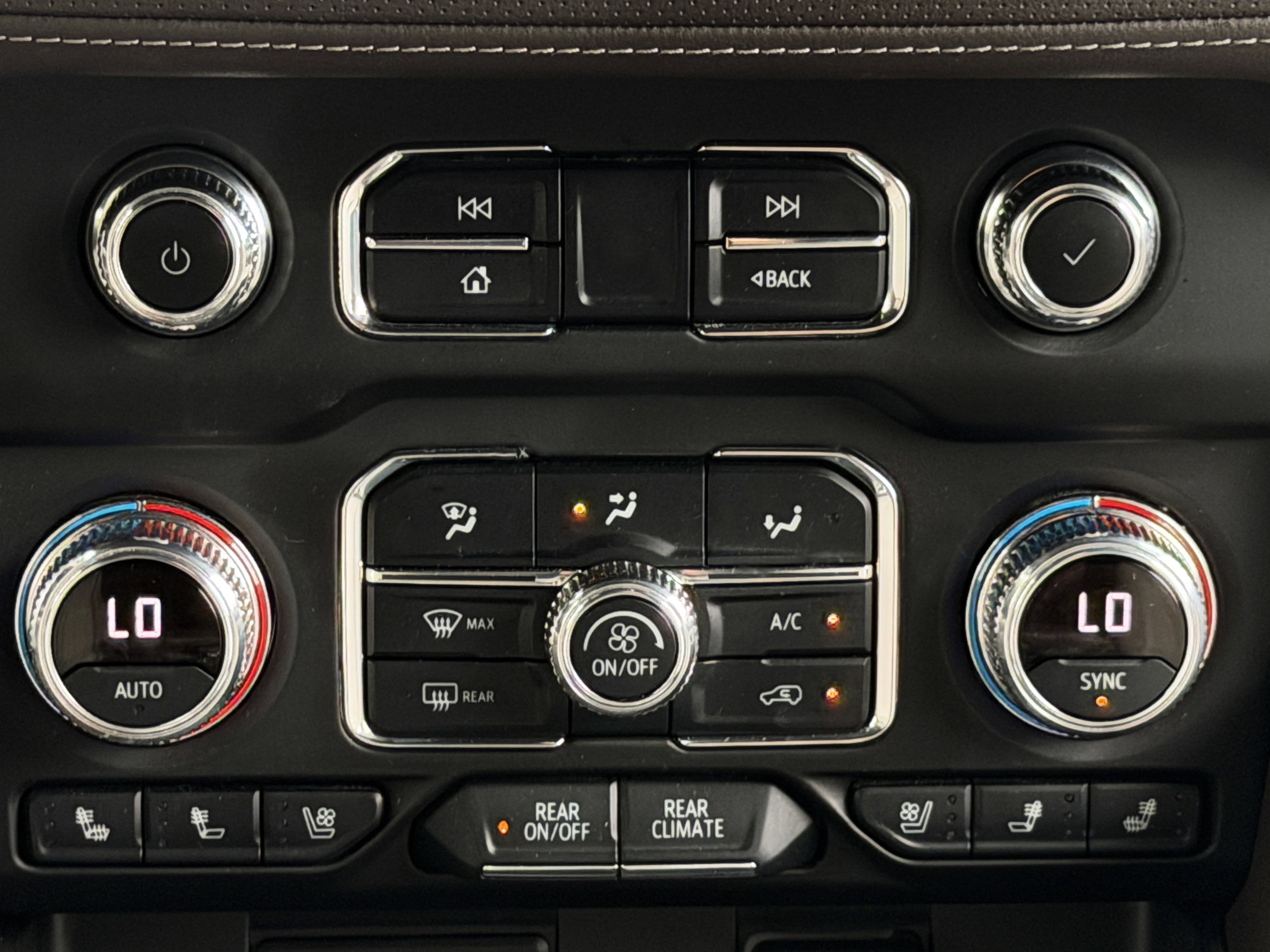 Used 2022 GMC Yukon SLT w/ SLT Luxury Package RWD image 17