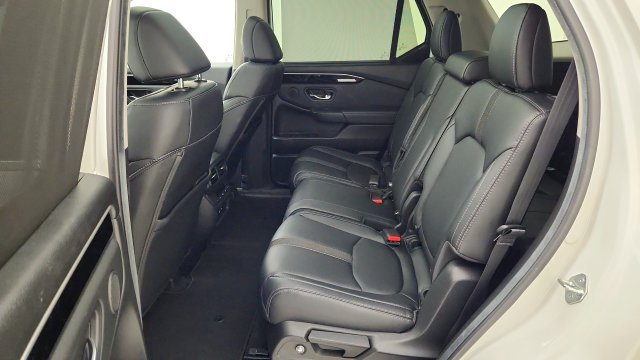 Used 2025 Honda Pilot Touring image 21