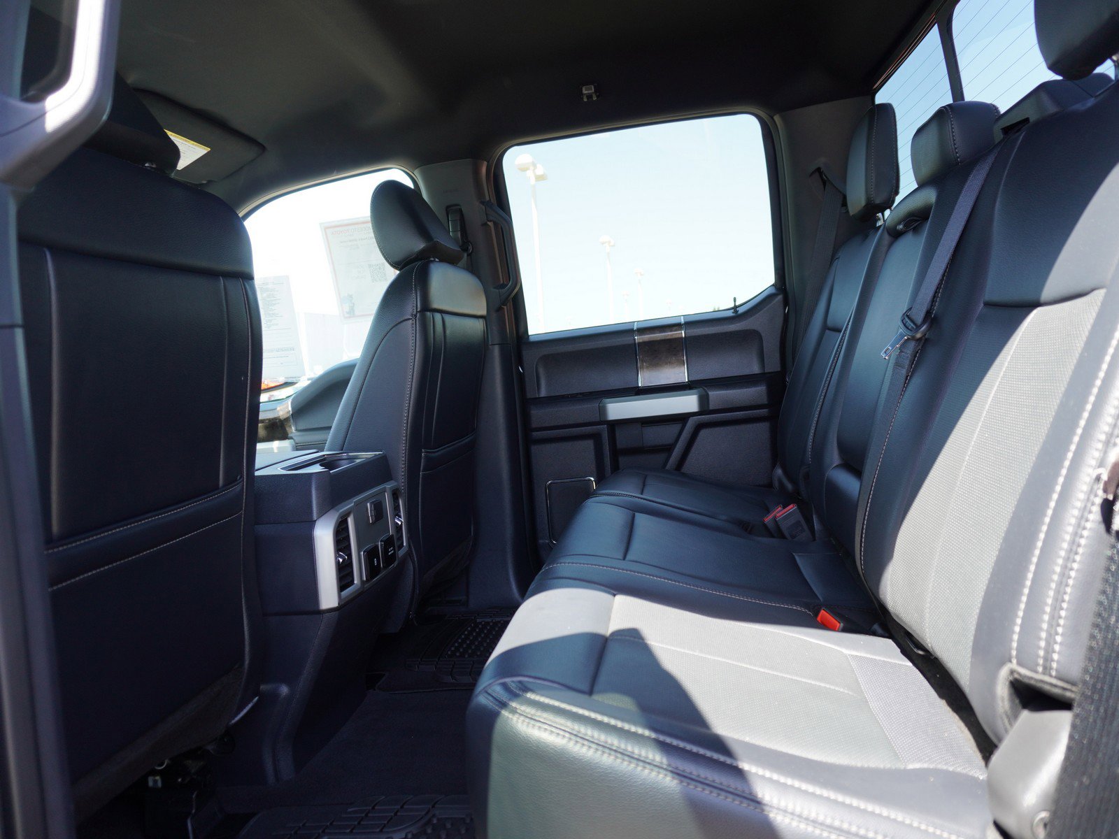Used 2022 Ford F350 Lariat w/ Tremor Off-Road Package AWD/4WD image 16