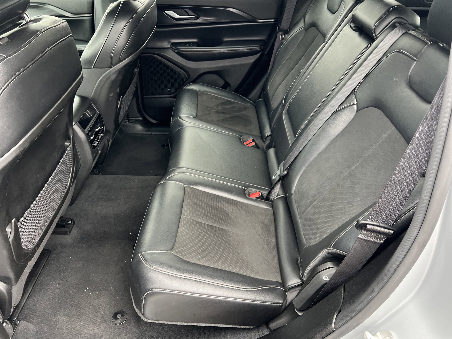 Used 2024 Jeep Grand Cherokee Altitude image 21