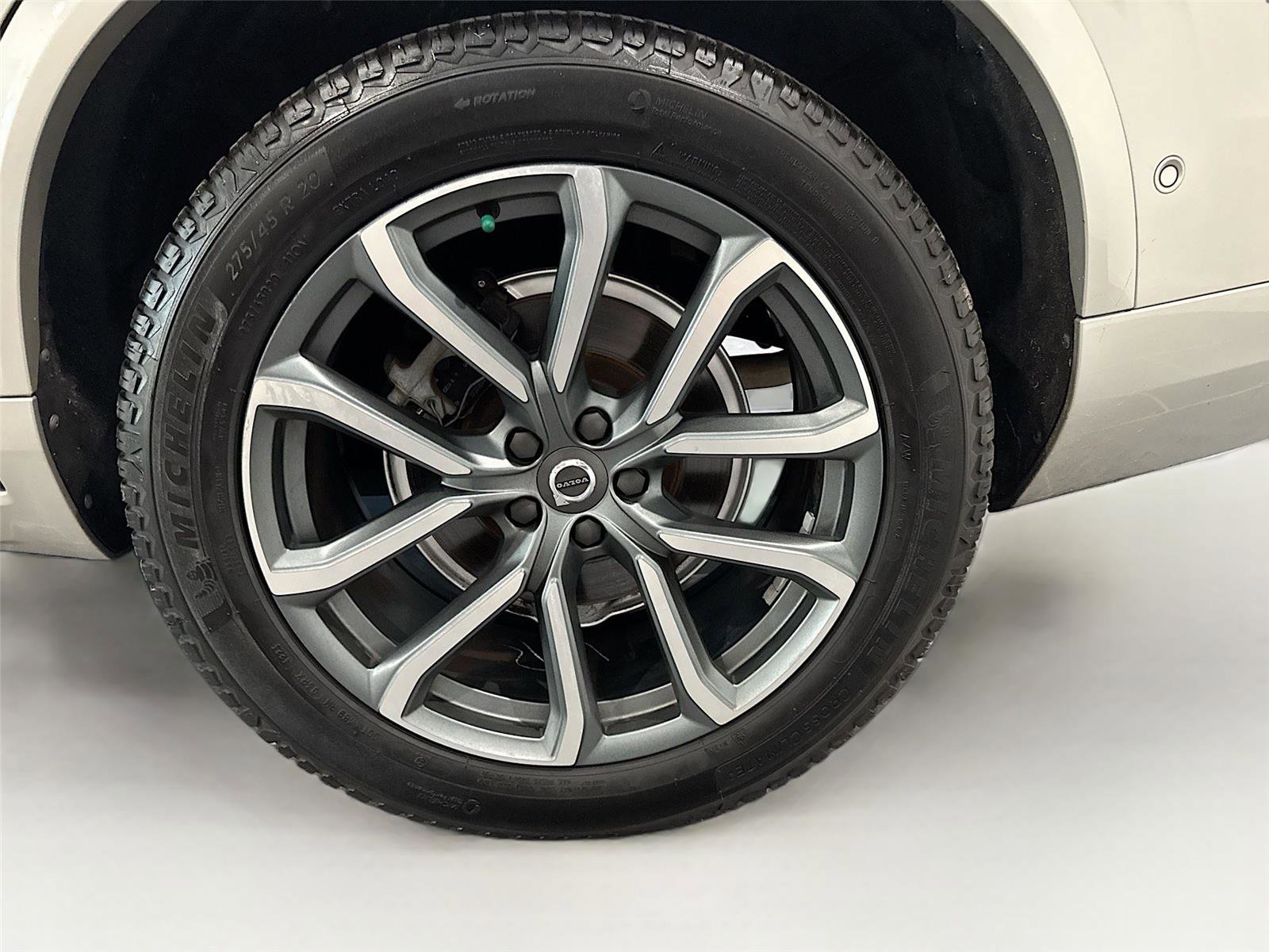 Used 2017 Volvo XC90 T6 Momentum w/ Vision Package image 32