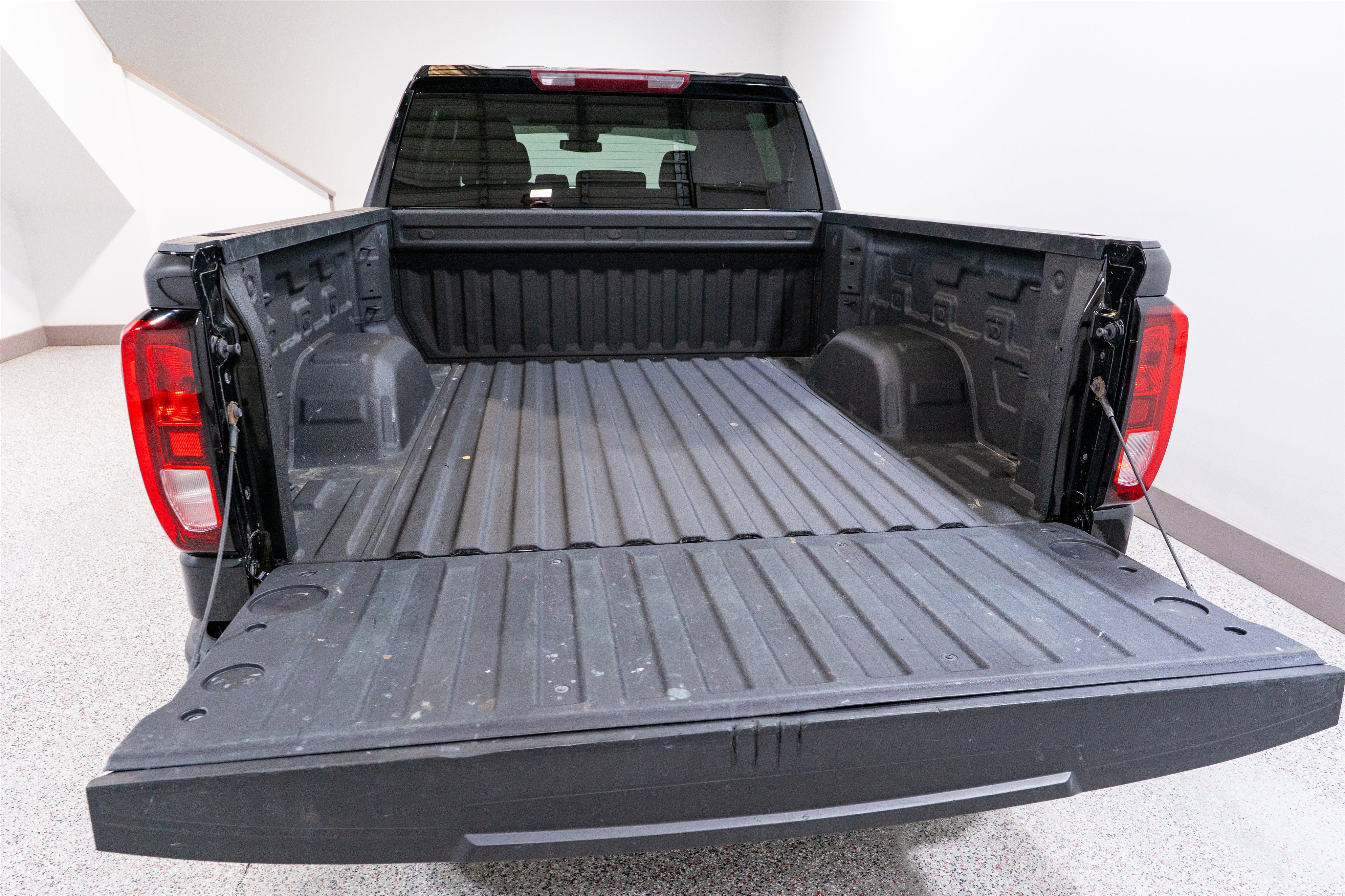 Used 2024 GMC Sierra 1500 Pro w/ Graphite Edition AWD/4WD image 11