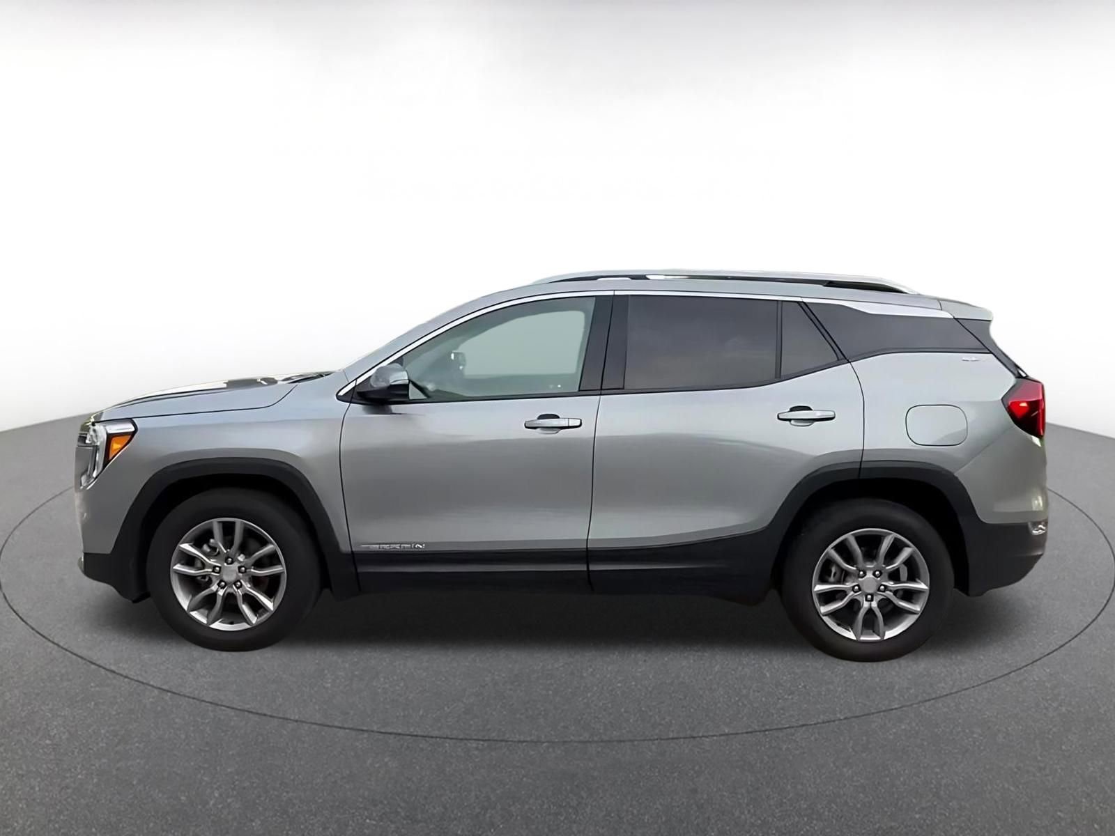 Used 2024 GMC Terrain SLT AWD/4WD image 9