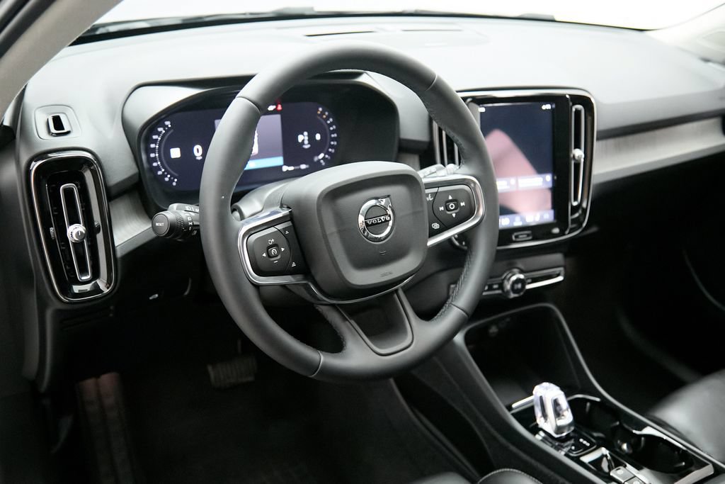 Certified 2023 Volvo XC40 B5 Plus w/ Driver Assist Package AWD/4WD image 13