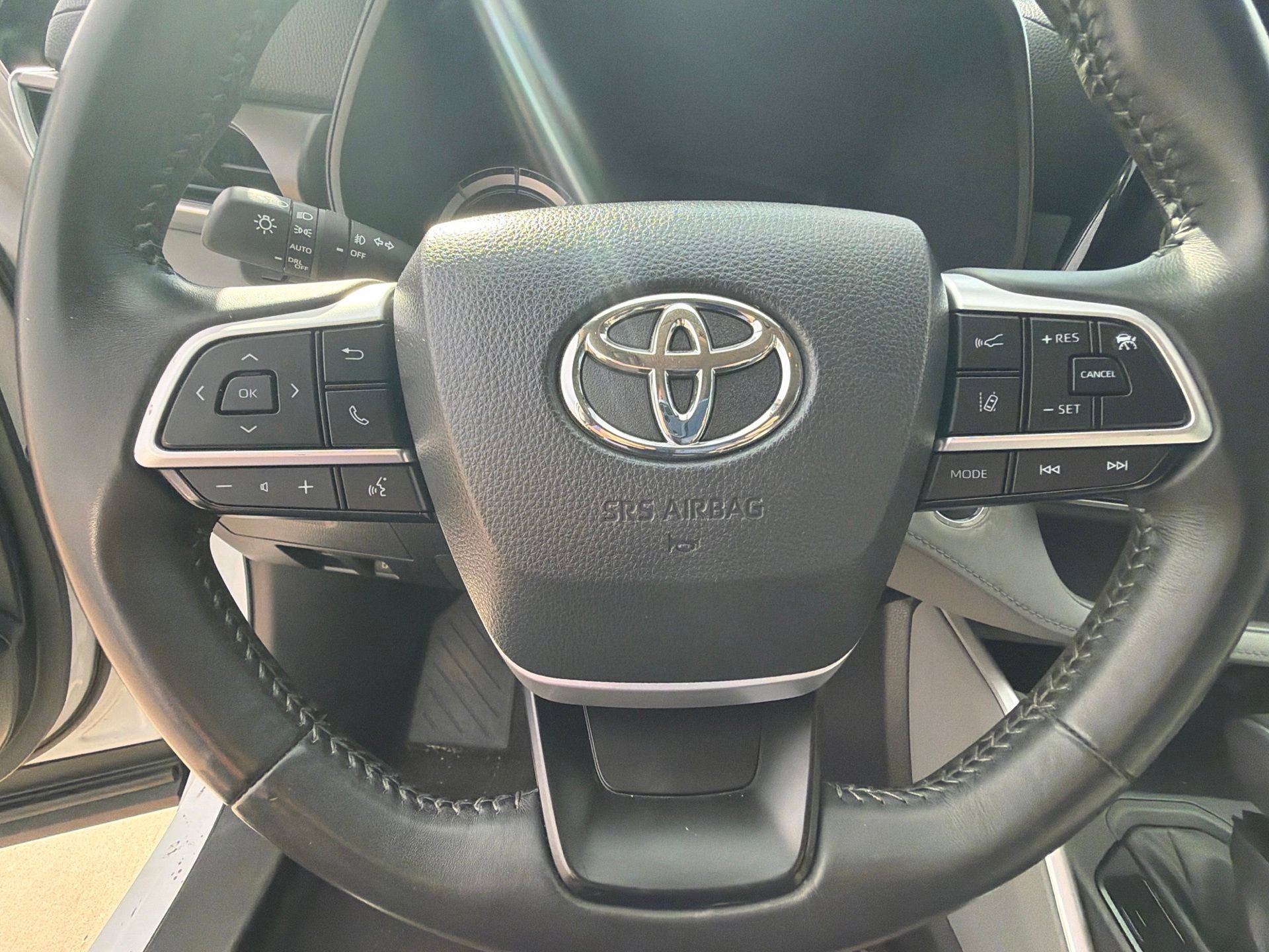 Used 2023 Toyota Highlander LE AWD/4WD image 15
