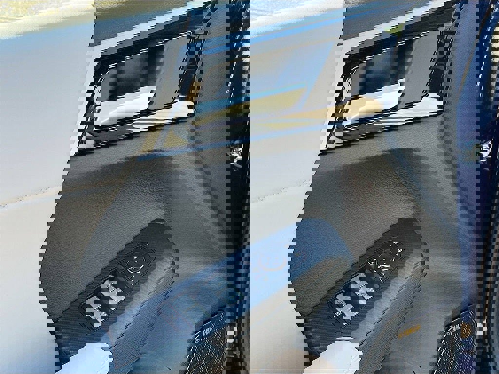 New 2025 Mitsubishi Outlander SE image 18