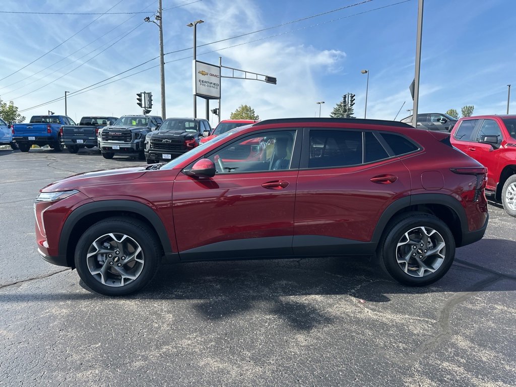 Used 2025 Chevrolet Trax LT w/ Driver Confidence Package image 6