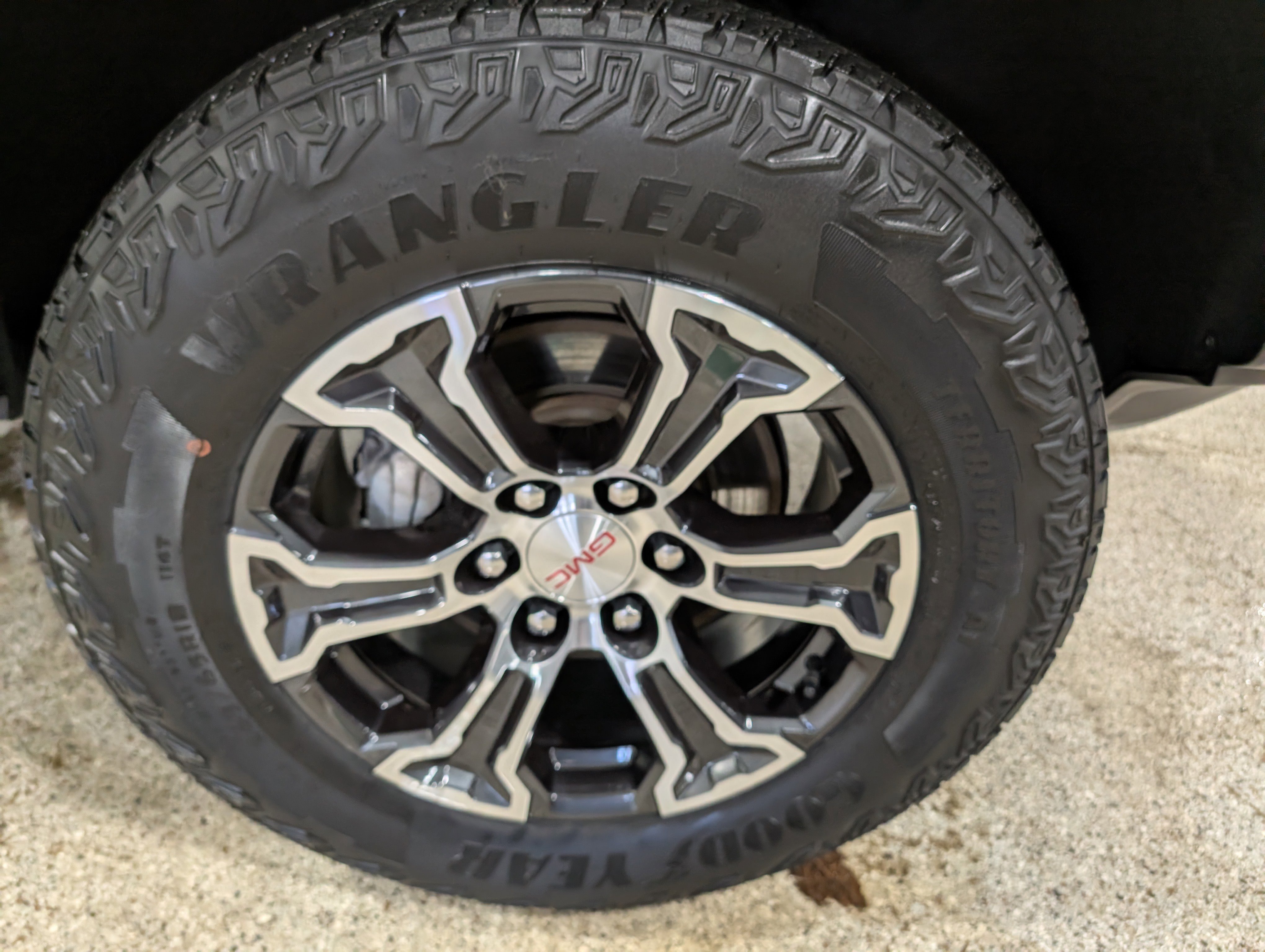 Used 2023 GMC Canyon AT4 w/ AT4 Premium Package image 12