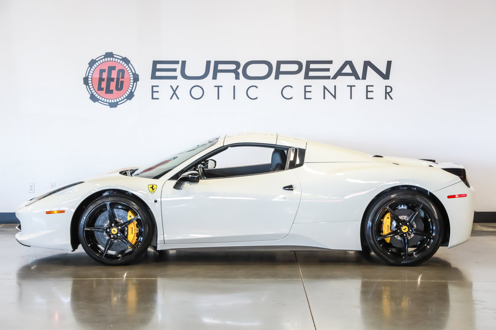 Used 2013 Ferrari 458 Spider RWD image 7