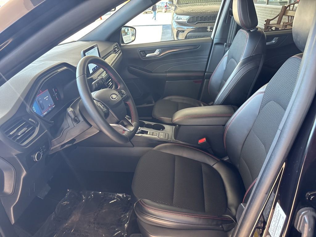 Used 2025 Ford Escape ST-Line image 10
