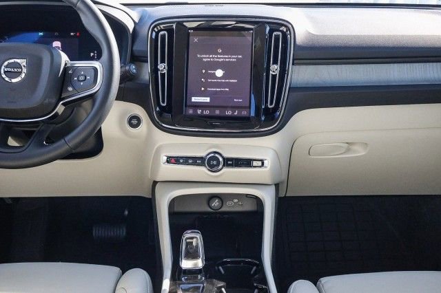 New 2026 Volvo XC40 B5 Ultra w/ Climate Package AWD/4WD image 14