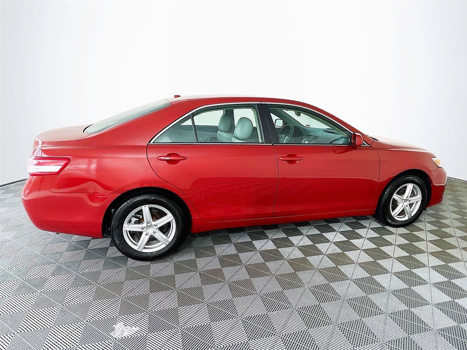 Used 2011 Toyota Camry LE FWD image 10