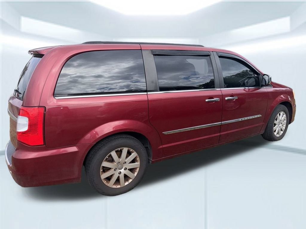 Used 2012 Chrysler Town & Country Touring-L w/ Entertainment Group #2 image 8