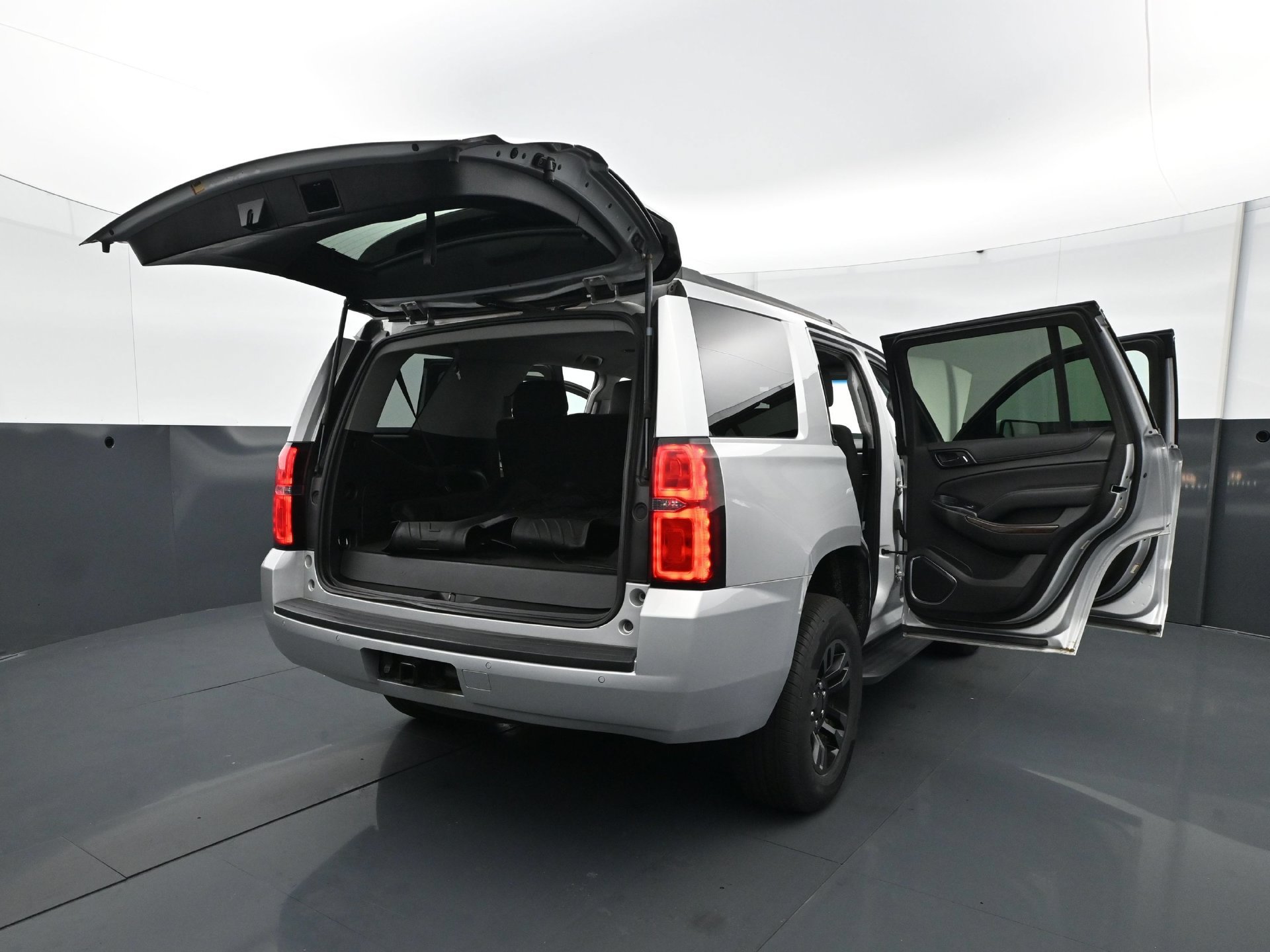 Used 2019 Chevrolet Tahoe LS AWD/4WD image 34