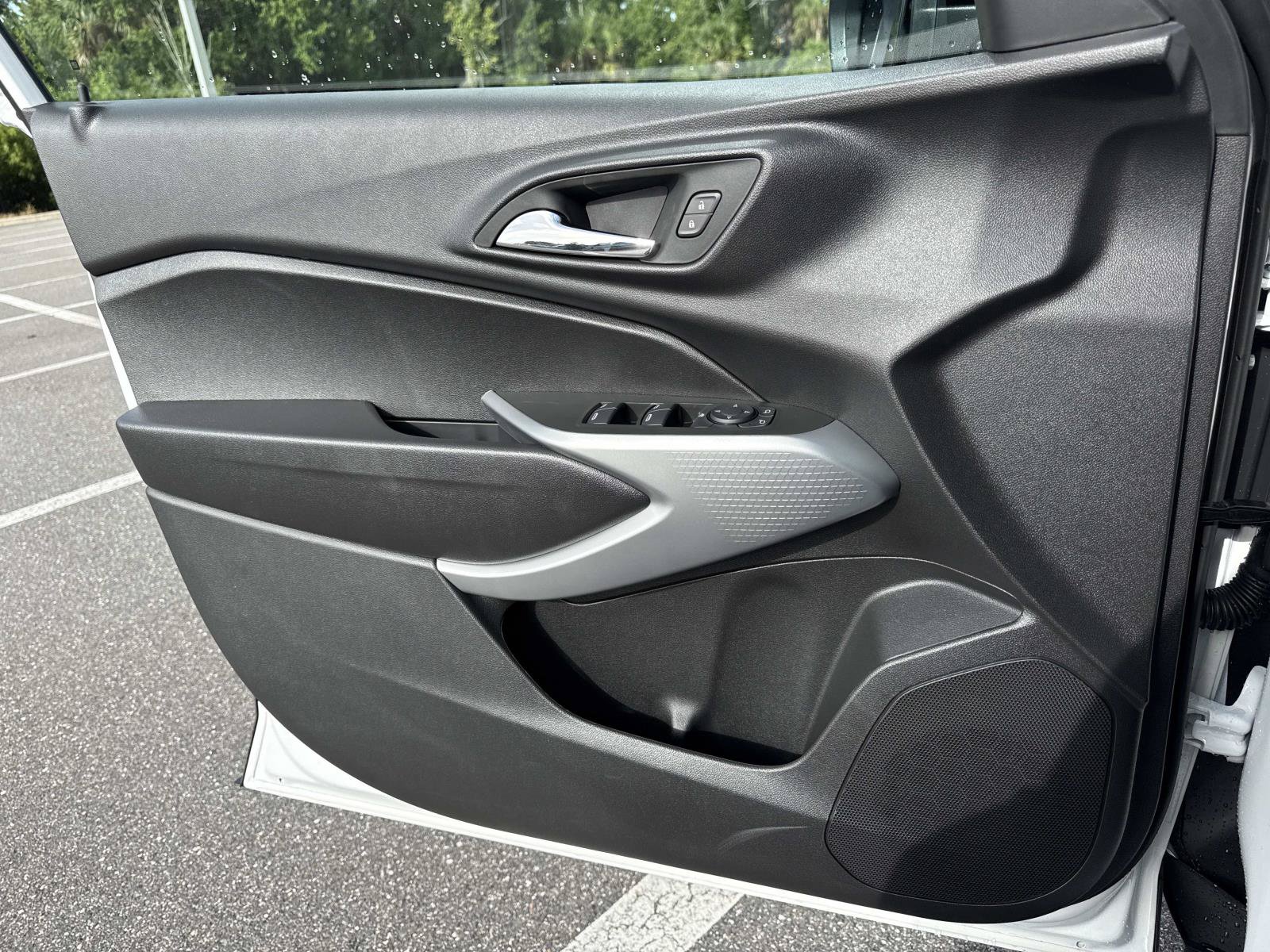 New 2026 Chevrolet Trax RS w/ Sunroof Package FWD image 17