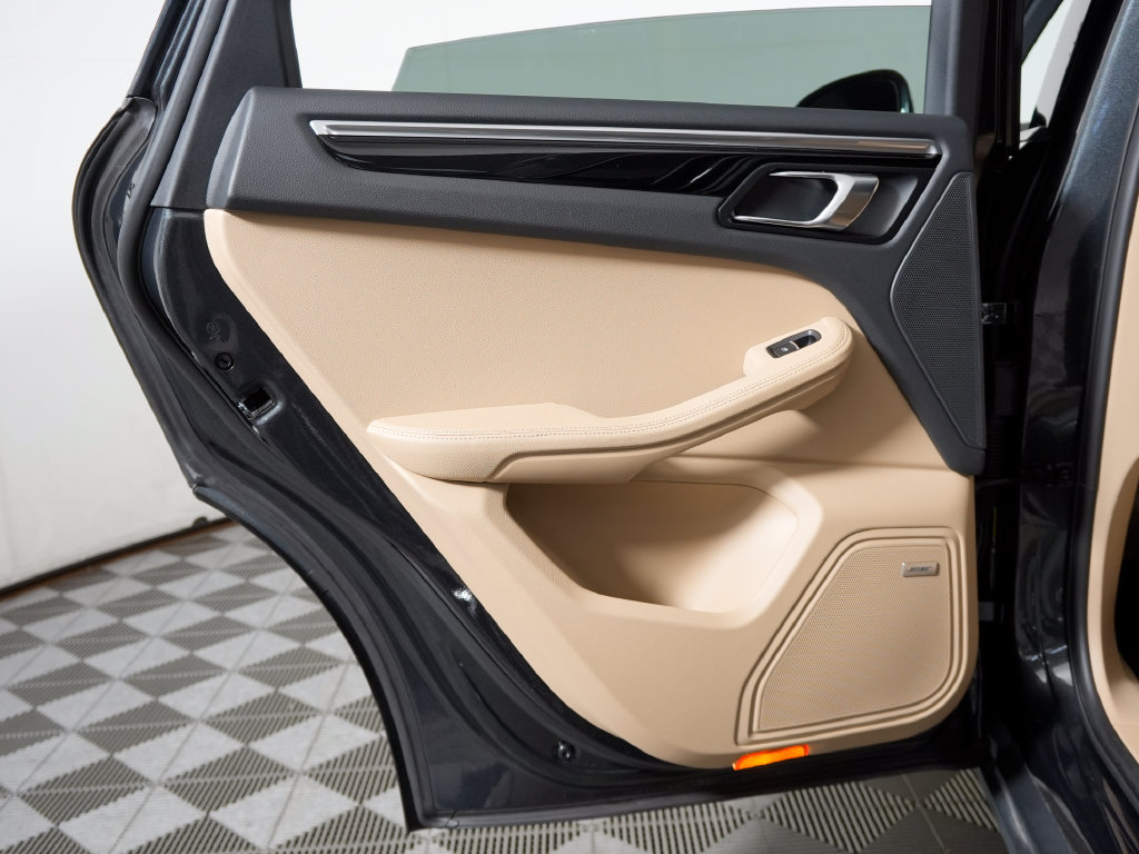 Certified 2023 Porsche Macan Turbo AWD/4WD image 36