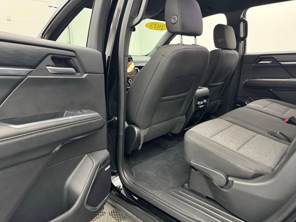 Used 2025 GMC Acadia Elevation image 40