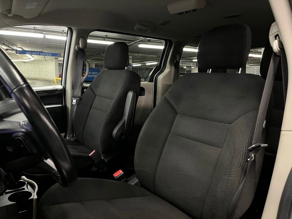 Used 2020 Dodge Grand Caravan SE w/ Rear Park Assist Package image 14