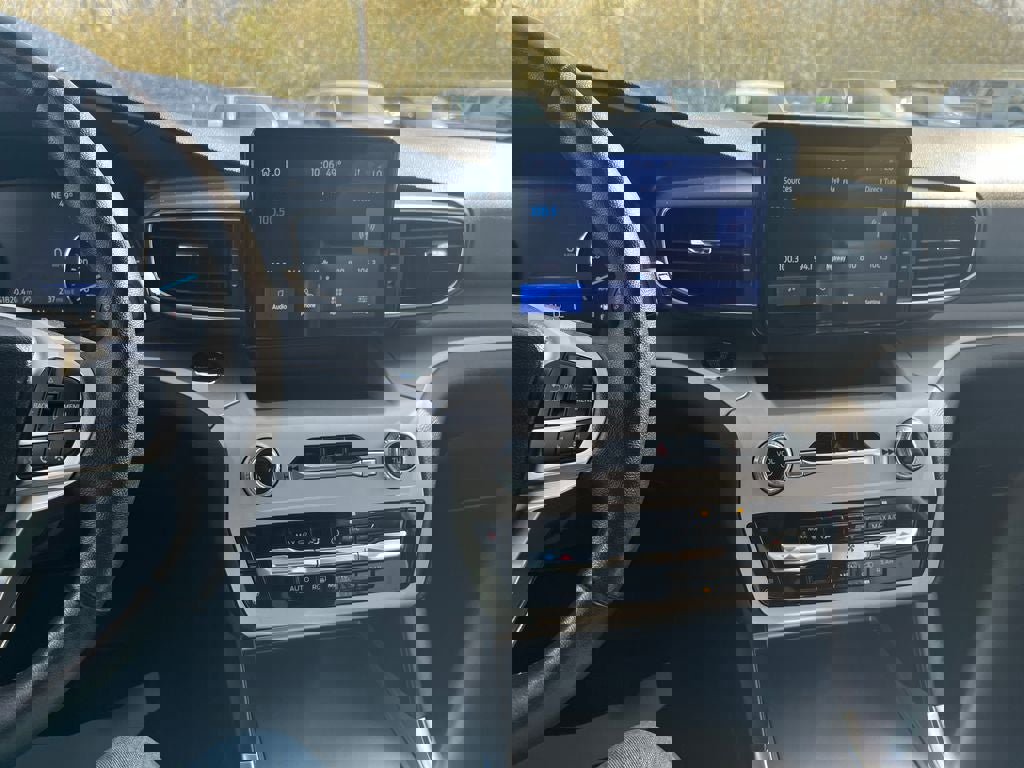 Used 2024 Ford Explorer XLT w/ Equipment Group 202A AWD/4WD image 23