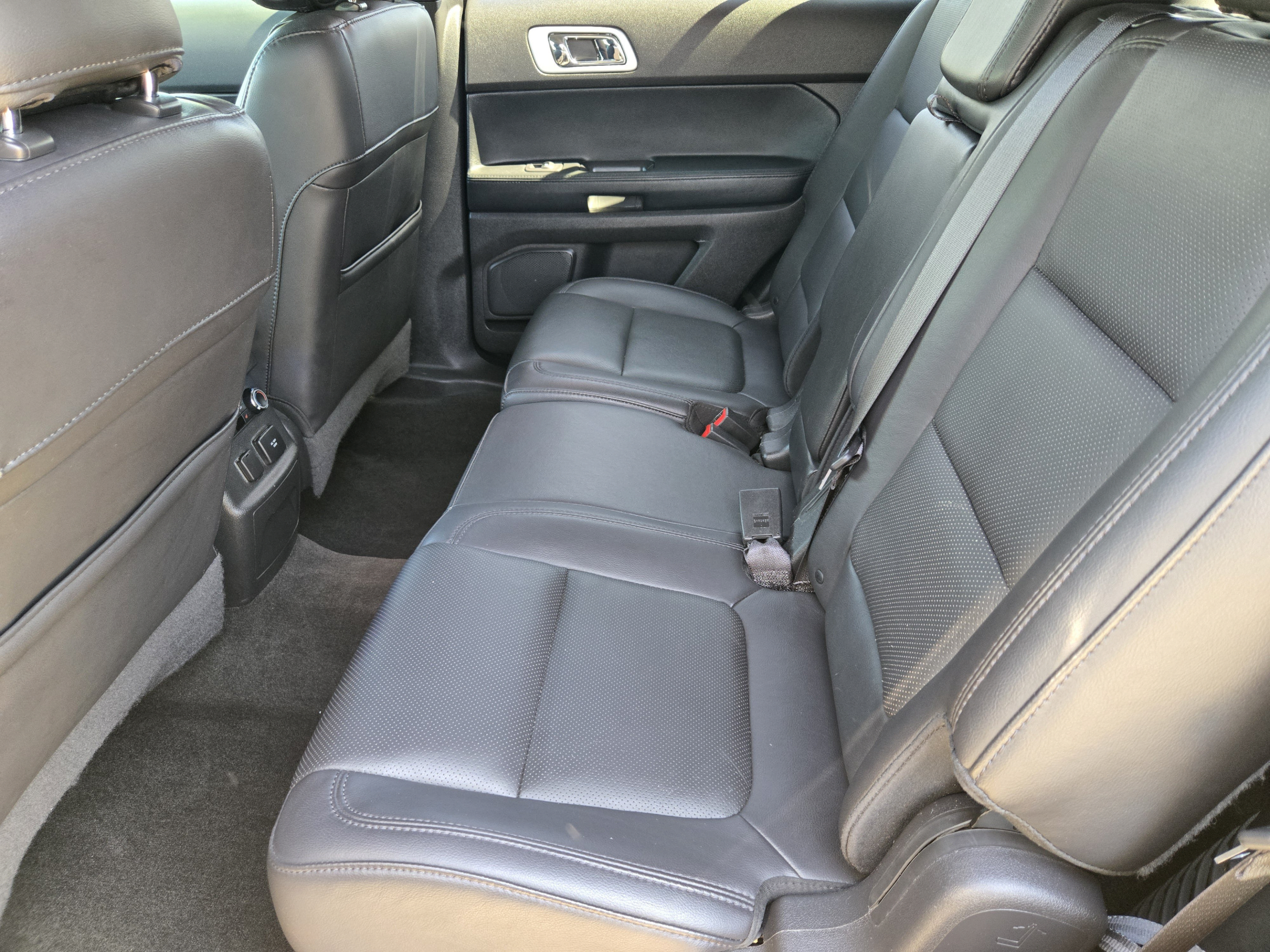 Used 2015 Ford Explorer Limited w/ Equipment Group 301A FWD image 29