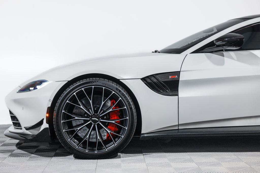 Used 2023 Aston Martin V8 Vantage Coupe RWD image 15