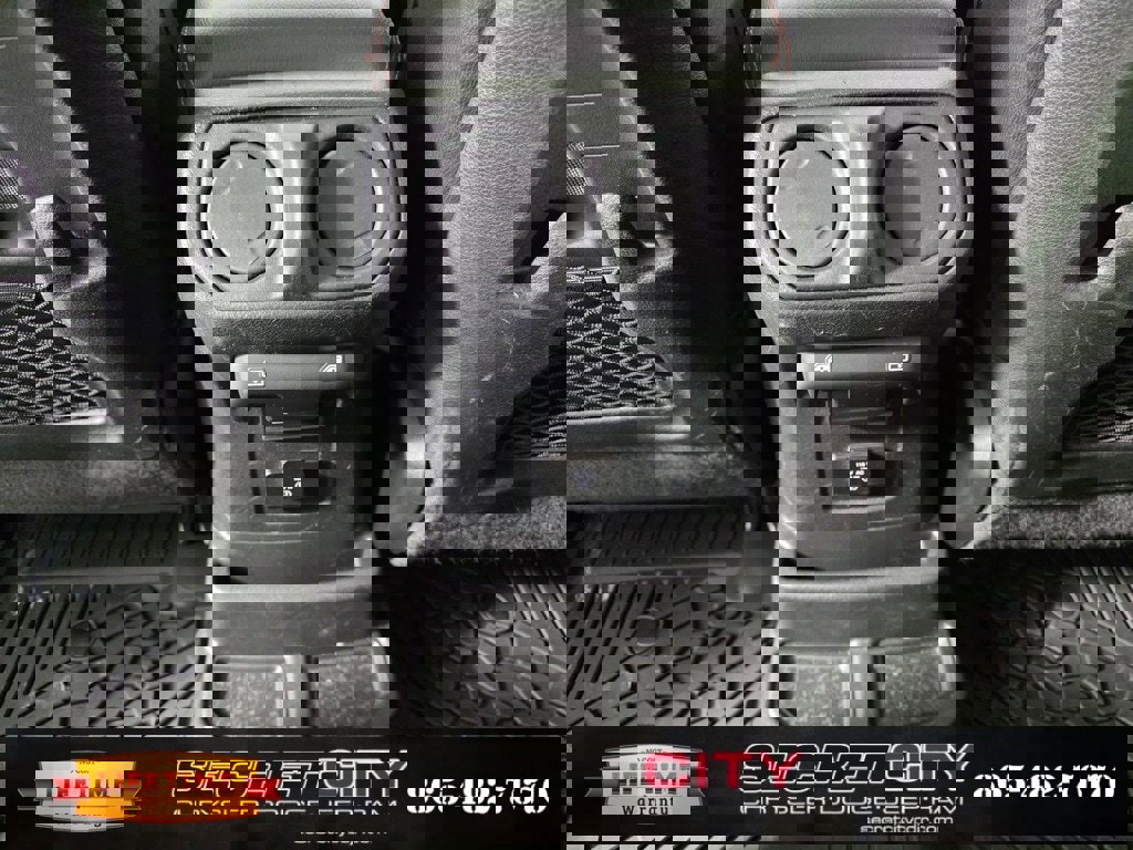 Used 2022 Jeep Wrangler Unlimited Rubicon w/ Dual Top Group image 27